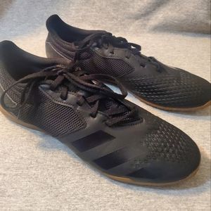 Adidas Predator Men's size 10.5 indoor black soccer shoes